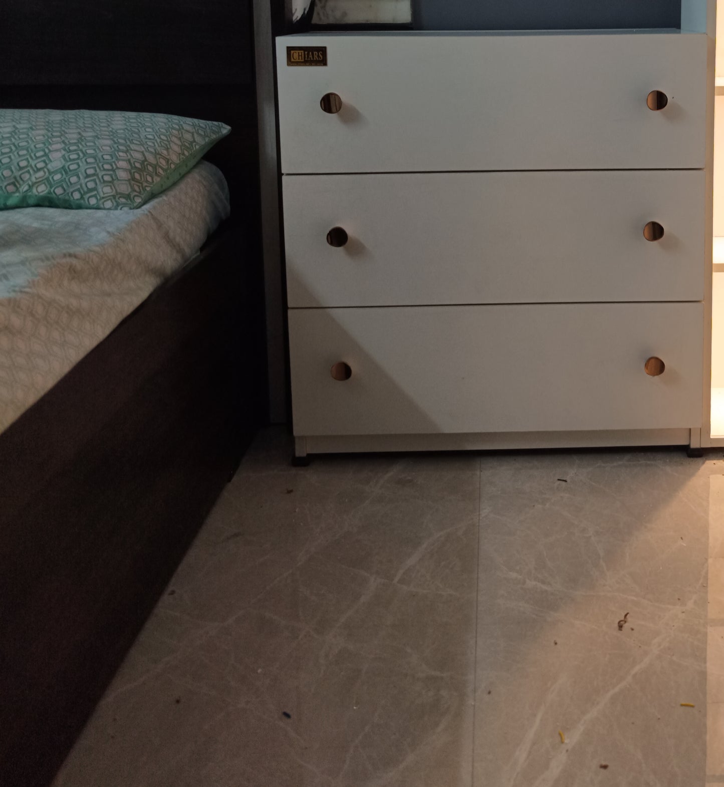 Chest of drower ( MDF WOOD )